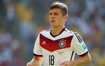 浩瀚体育快讯-C罗任意球划出诡异弧线入网