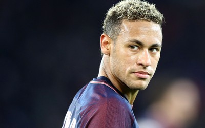 浩瀚体育动态-内马尔训练中专注投入